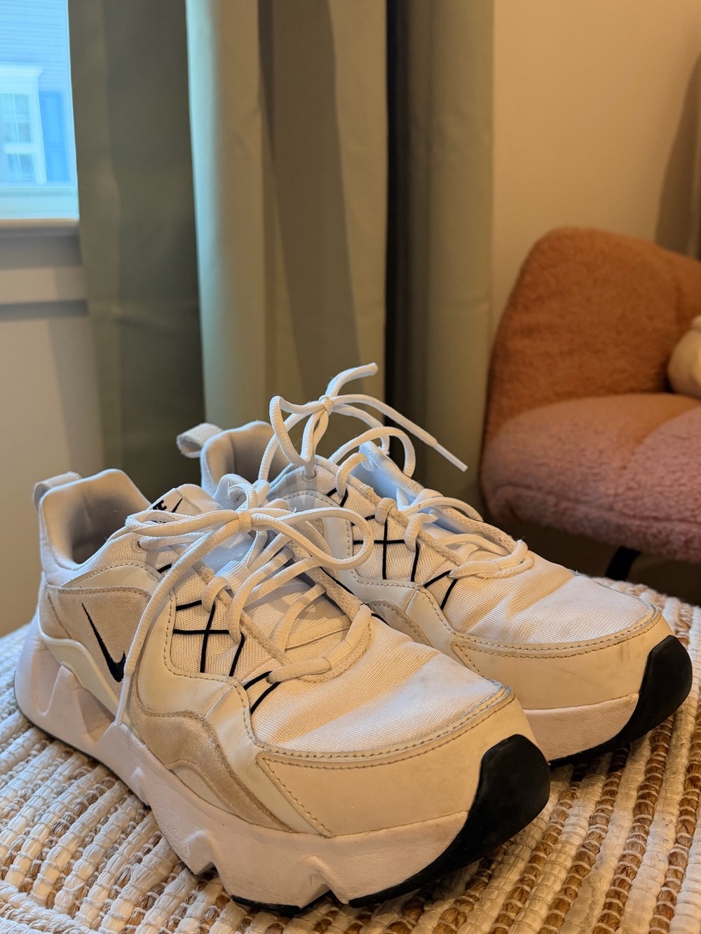 Nike Women's White and Black Chunky Athletic Sneakers